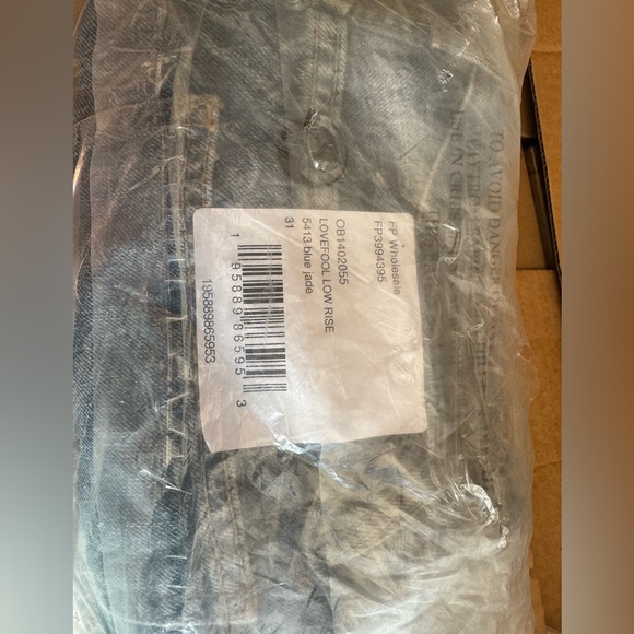 🎉LAST PIECE🎉FREE PEOPLE Lovefool Low Rise Jeans - Picture 4 of 16